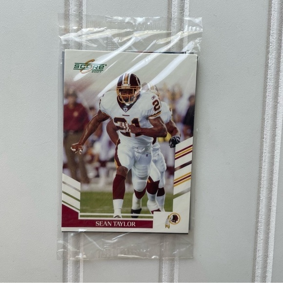 2007 SCORE NFL Football Card #31 Sean Taylor Upper Deck First Edition Sealed - Picture 1 of 8